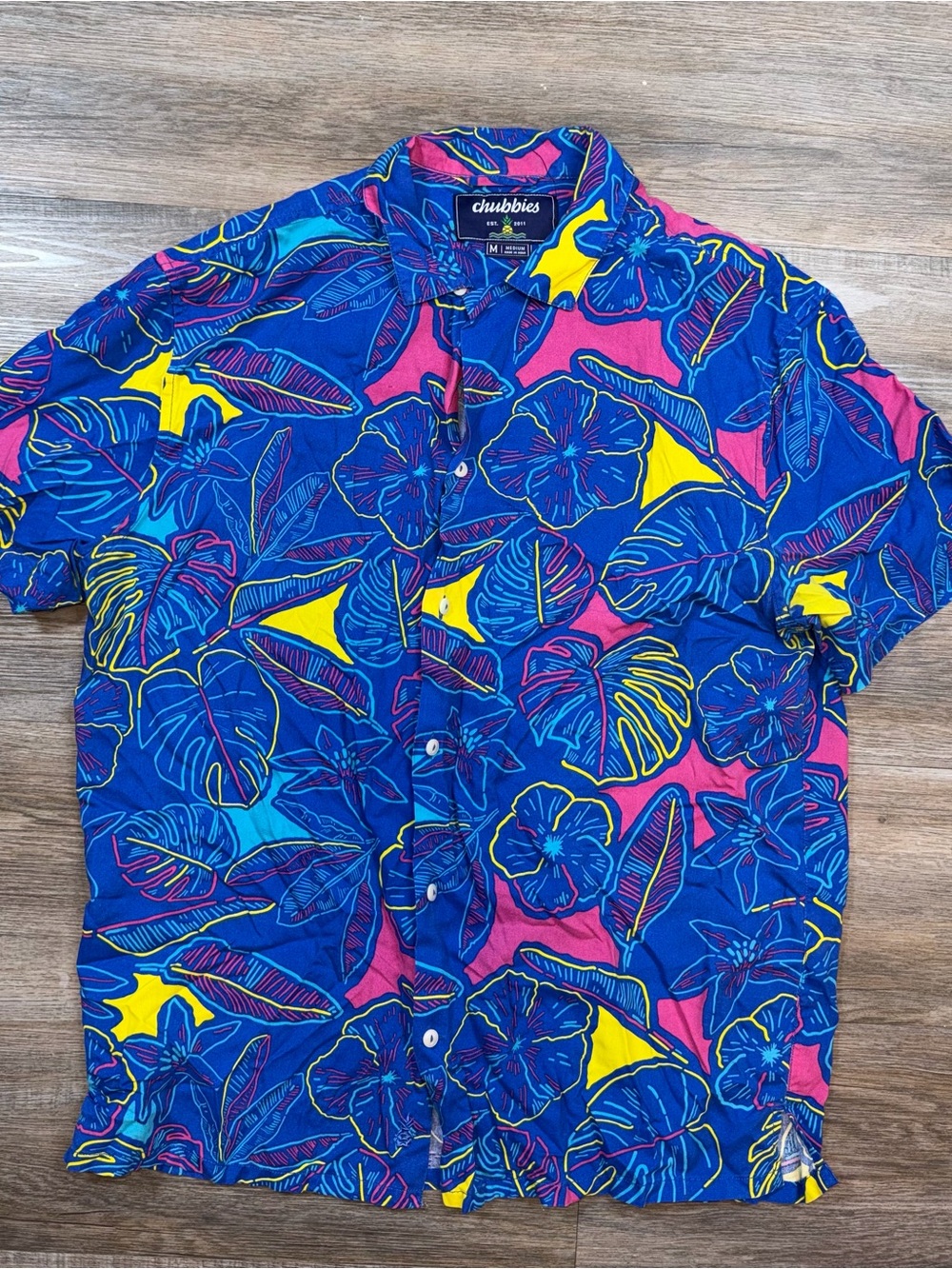 Chubbies Shirt Mens Medium Short Sleeve Button-Down Vibrant Blue Pink Yellow